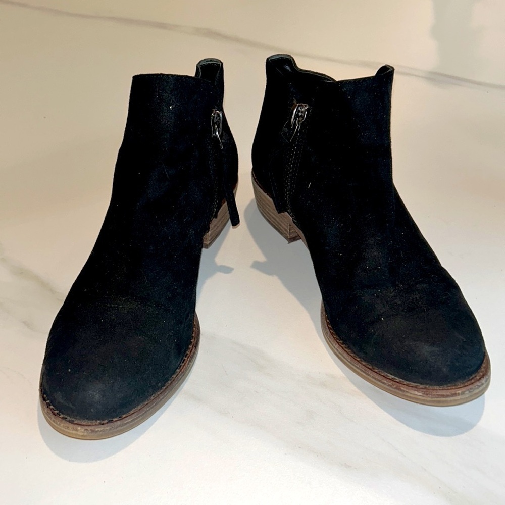 Gianni Bini Black Ankle Boots - Picture 4 of 8